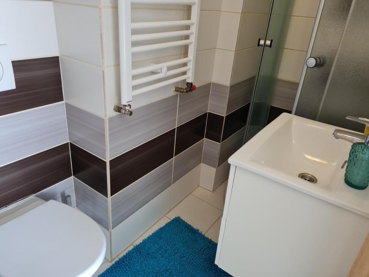 Bela - Pokoje Z Aneksami I Apartamenty コウォブジェク エクステリア 写真