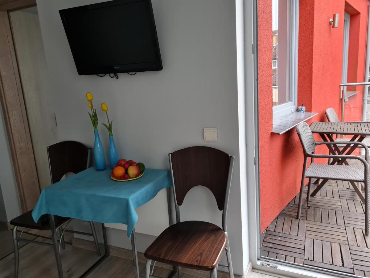 Bela - Pokoje Z Aneksami I Apartamenty コウォブジェク エクステリア 写真