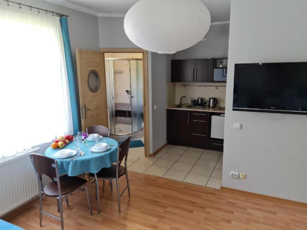 Bela - Pokoje Z Aneksami I Apartamenty コウォブジェク エクステリア 写真